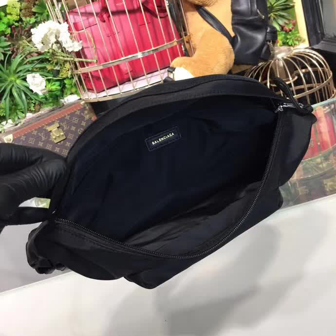 BALENCIAG巴黎世家 專櫃同步更新 帆布胸包腰包 簡約兩用包  BL1255